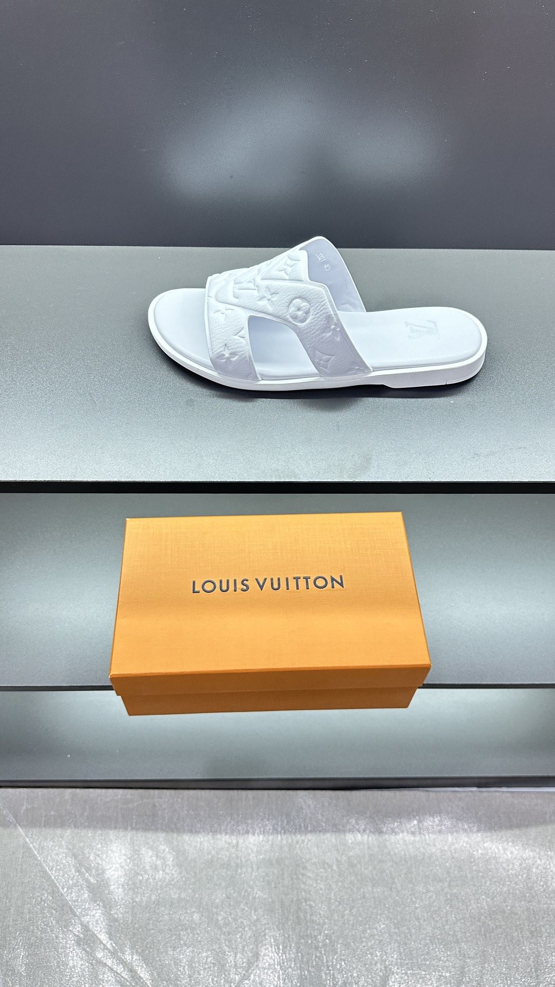 Louis Vuitton Slippers